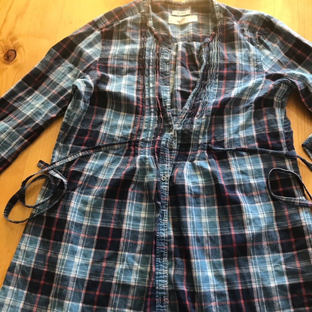 Hollister women’s plaid shirt